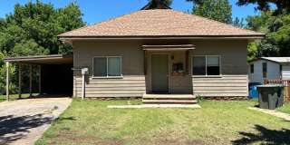 2 bedroom 1 bathroom house in Downtown Edmond with central heat and air and washer/dryer hookup Gallery 1