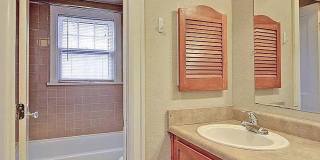 Historic Charm Meets Modern Comfort at Old English Court Gallery 11