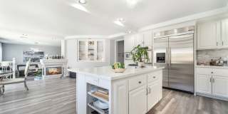 Luxury Living in Guard-Gated Royal Highlands! Gallery 10