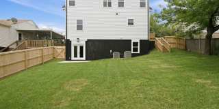 Spacious 5-Bedroom with Fenced Yard & Modern Amenities Gallery 42