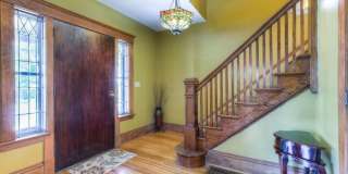 Large 6 bedroom house near Hamline University- June 2027! Pet Friendly Gallery 1