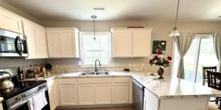 Beautiful Home! Convenient to Camp Lejeune! Gallery 14