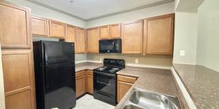 Luxury One Bedroom Condo Near Towne Center Gallery 1