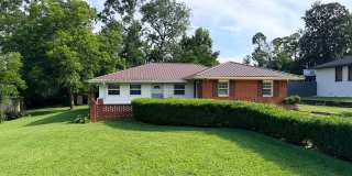 Spacious 4BR Family Home Bath Home in Valdosta Gallery 1