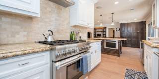 Private Newport Beach Cul-de-Sac Home Gallery 24
