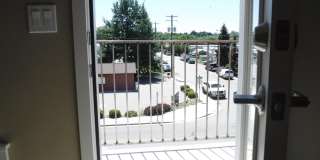 Chic artist-style lofts home with 3 bed 2.5 bath near Boise Greenbelt. Gallery 18