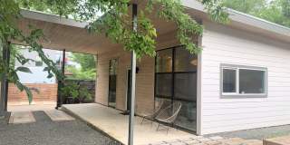 Awesome East Austin Flat Gallery 3