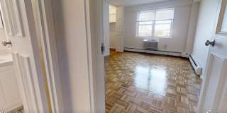 Luxury 2-Bedroom, 1.5-Bathroom Apartment - Pets Welcome! Heat/Hot Water Included Gallery 9