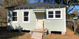 Nice 2 bedroom/1.5 bathroom house with fully fenced yard! Gallery 1