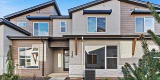 Brand New 3 Bed 2.5 Bath Townhouse With Many Amenities Gallery 1