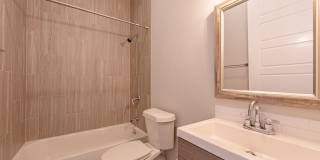 Stylish 2 bedroom, 2 bathroom Condo in East Austin. Must See Oportunity! Gallery 15