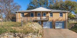 Bright & Spacious 3-Bedroom Duplex Unit on Large Corner Lot with Wood Floors & Garage! Gallery 1