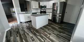 RESERVE AT WEDGEFIELD 3 bedroom 2 bath home with stainless appliances, laminate flooring and a fenced back  yard! Gallery 8