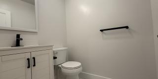 160 Main St Gallery 12