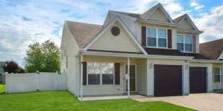 Stunning and Beautifully Updated Twin Home 3 Bedroom - Fenced In Backyard with a Basketball Court Gallery 1