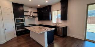 Stunning home with luxurious wood floor and beautiful spacious yard Gallery 1