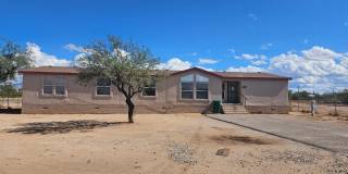 Spacious 4-Bedroom Home with Large Fenced Yard Gallery 1