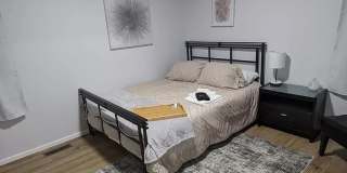 Room in 3 Bedroom Home at Merrill Pl Gallery 6