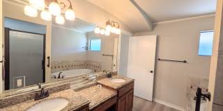 Leon Valley Gem!! Gallery 45