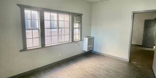 1 Bed + 1 Bath + Bonus Room for office! Gallery 4