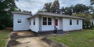 205 Henry Street Pensacola, FL 32507 MOVE IN SPECIAL: HALF OFF first full month of rent!!! Gallery 4