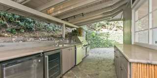 Rarely Available Private Estate in Manoa! Move in Ready! Gallery 26