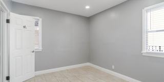 1049 Western Avenue Gallery 10