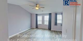 Spacious 3-Story Townhome in the Heart of Carolina Beach — Backs to State Park Gallery 18