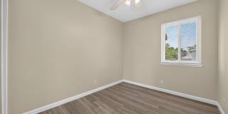Minutes to the Beach! Updated 2 Bedroom Condo with Parking Included Minutes to the Beach! Updated 2 Bedroom Condo with Parking Included Gallery 12