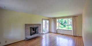 West Olympia 2bd 1 bath Cottage Rambler with Garden Space Gallery 6