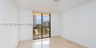 16275 Collins Avenue Gallery 7