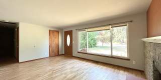 3BR/1+1BA Single Family House - Bellevue Gallery 4
