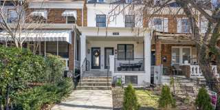 Stunning Contemporary Home Near Union Station with Secured Parking! Gallery 1