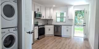 Welcome to San Marco Sq Apartments - NOW OFFERING an 18mo Lease on this 1 bedroom apartment in a vibrant, pet-friendly community located just 1.2 miles from the hip and historic San Marco Square restaurants, businesses and boutique shops. Gallery 7