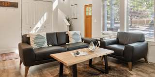 Charming, Furnished 3 bedroom Home w/ Garage Charming, Furnished 3 bedroom Home w/ Garage Gallery 6