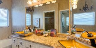 ** BEAUTIFUL MODERN HEATED POOL HOME IN THE VINEYARDS ** SEASONAL ONLY ** AVAILABLE OFF-SEASON MONTHS AND DEC-MARCH 2026 ** Gallery 56