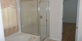 4 BEDROOM, CONVENIENT LOCATION Gallery 8