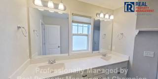 4 BD/3.5 BA plus Bonus Room with Open Floorplan and Fenced Back Yard Gallery 18