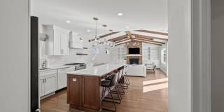 Beautiful Arlington Home South of Lane Gallery 4