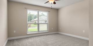 Spacious 4-Bedroom Home - Great Location Gallery 23
