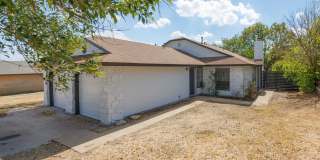 Beautifully Updated 3-Bedroom Home with No Carpet & Private Fenced Yard in Round Rock Gallery 1