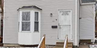 STUNNING! Three bedroom house! Gallery 1