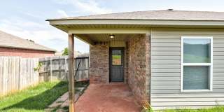 Beautiful 3-Bedroom Home with Easy Access to I-35 & I-240 Gallery 29