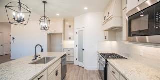 4867 Farmhouse Street Gallery 21