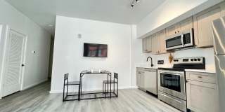 725 W Pratt Gallery 128