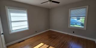 Charming Old Hickory Cottage with Vintage Character Gallery 10