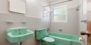 3 BR/ 2 BA Mid Century Modern Home/Fenced Yard/Lawn Care Included Gallery 17