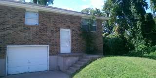Fantastic 3 bedroom Duplex! New Carpet...Spacious Home! Gallery 1