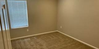 Spacious 3BR House in Aurora Gallery 10