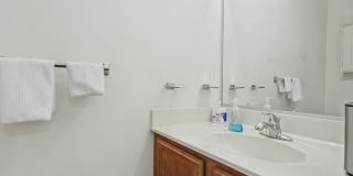 LARGE 4 BEDROOM HOME NEAR MILITARY BASE AND BAY Gallery 18